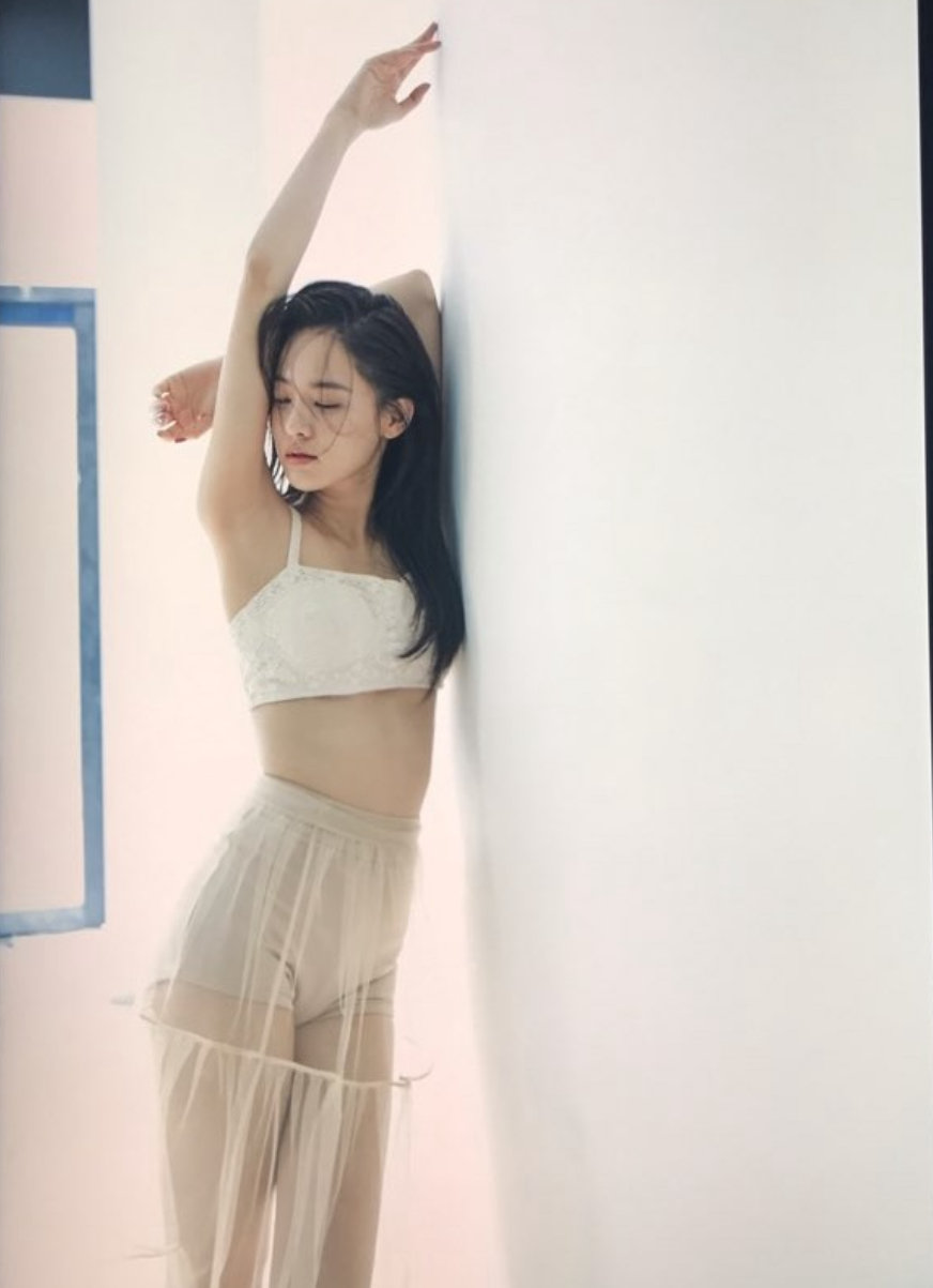 이주연, 9년 전 안 믿겨…누드톤 각선미+무결점 바디라인 [DA★]