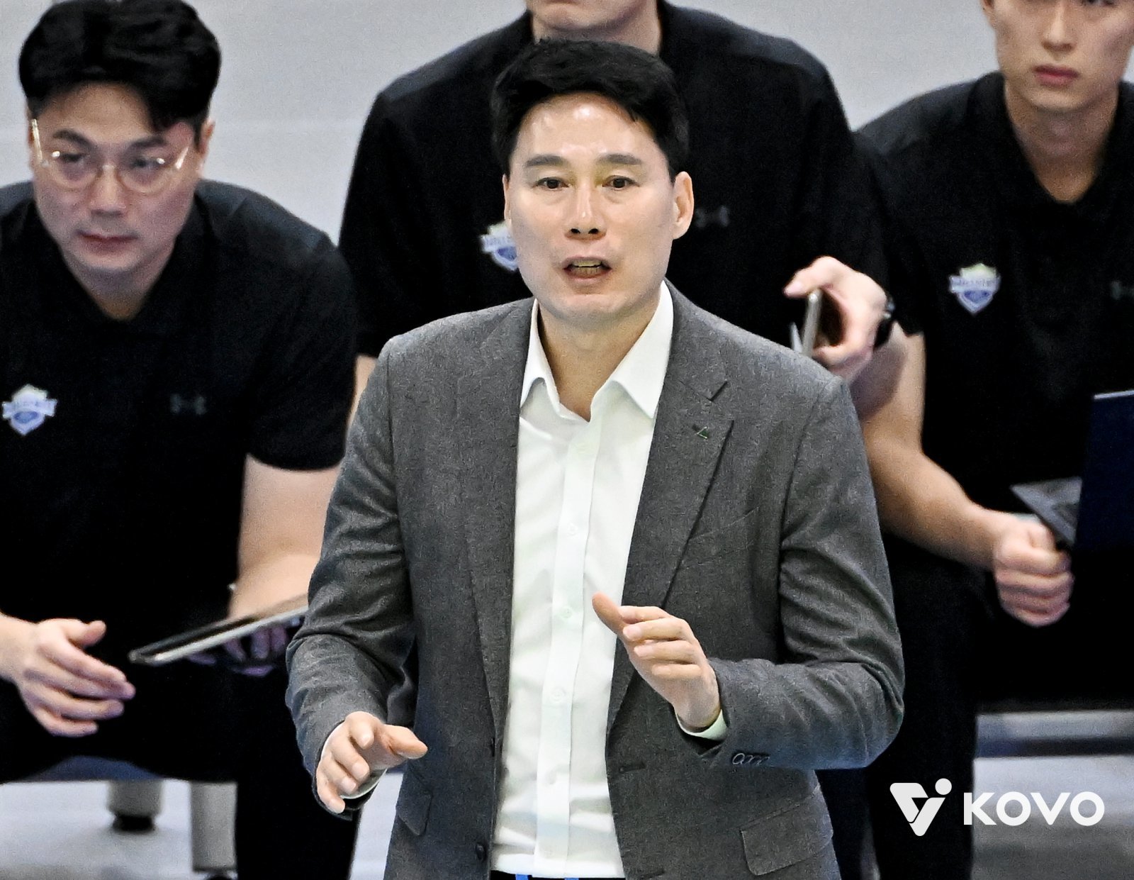 [SD 수원 인터뷰] 2위 확보에도 웃지 못한 강성형 현대건설 감독, “1위 도약 확률 떨어졌다…남은 시즌 선수 기용은 천천히 생각할 것”