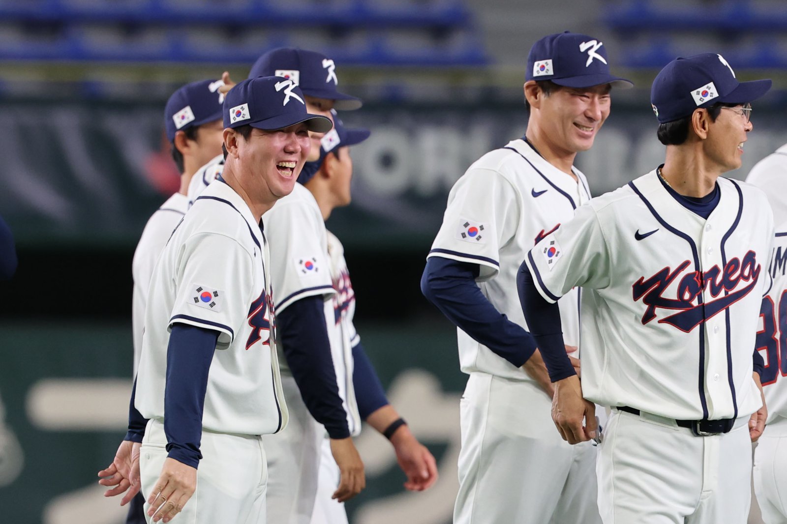 류지현 WBC 야구대표팀 감독(왼쪽). 도쿄｜뉴시스