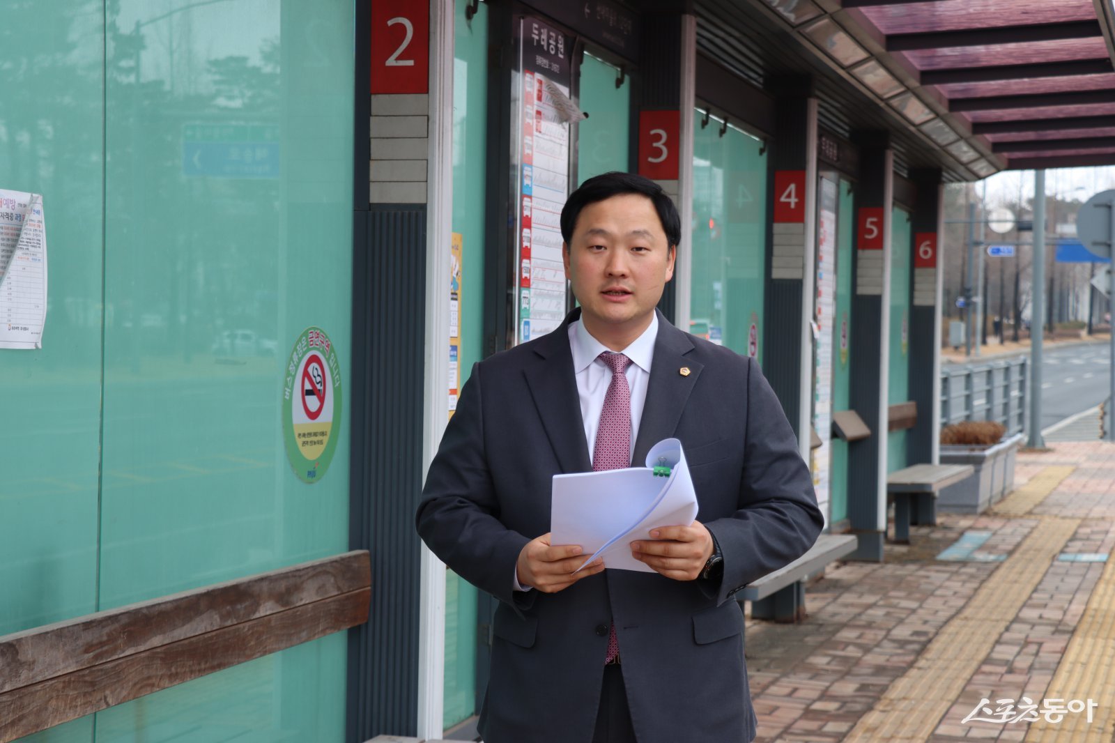 고 의원은 7일 파주시 버스 노선 현황을 직접 점검한 뒤, 운정신도시 등 파주 전역에서 GTX와 경의중앙선역까지 15분 안에 도달할 수 있는 ‘생활교통 혁신’을 추진하겠다고 밝혔다. 사진제공｜고준호 의원