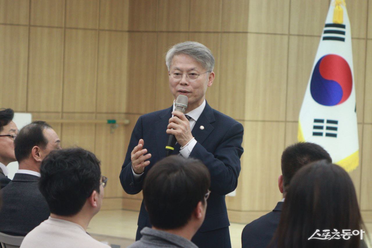민형배 의원 "시민 아이디어가 20조 가치 결정" 한 달째 '경청투어'... - 뉴스 썸네일 이미지