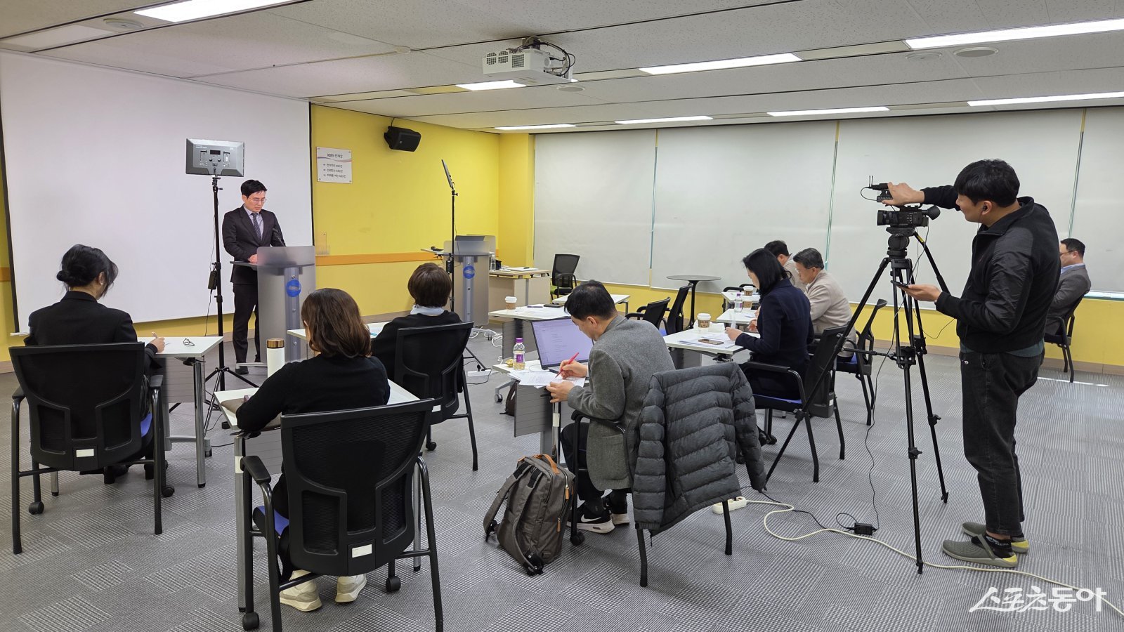 경기도는 지난 2월 23일과 3월 4일, 6일 총 3회에 걸쳐 KBS 수원센터 인재개발원에서 간부급 공무원을 대상으로 ‘언론·미디어 역량강화 교육’을 실시했다. 사진제공｜경기도