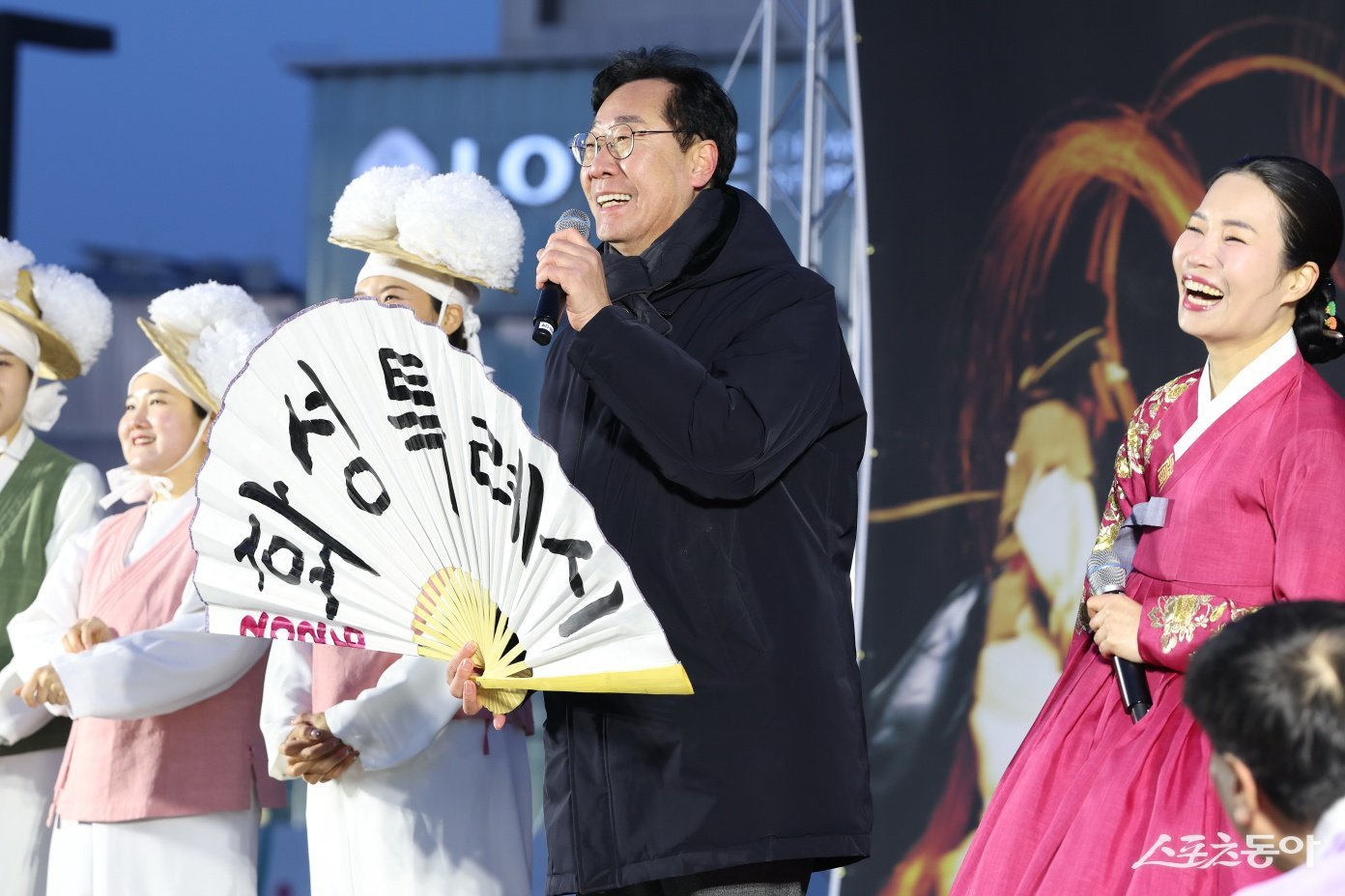 정명근 화성특례시장이 한 해 풍요를 기원하고 있다. 사진제공｜화성시