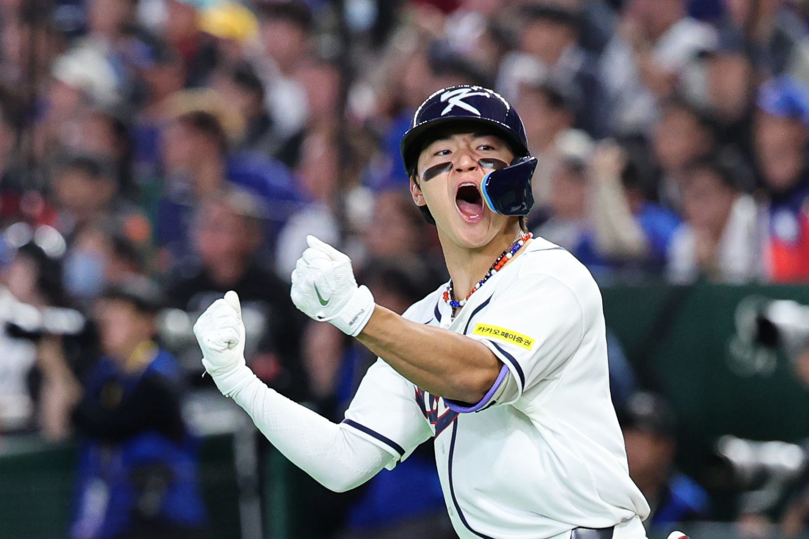 야구 대표팀 김도영이 8일 일본 도쿄돔서 열린 WBC 본선 1라운드(C조) 대만전에서 6회말 역전 2점홈런을 때린 뒤 포효하고 있다. 도쿄｜뉴시스