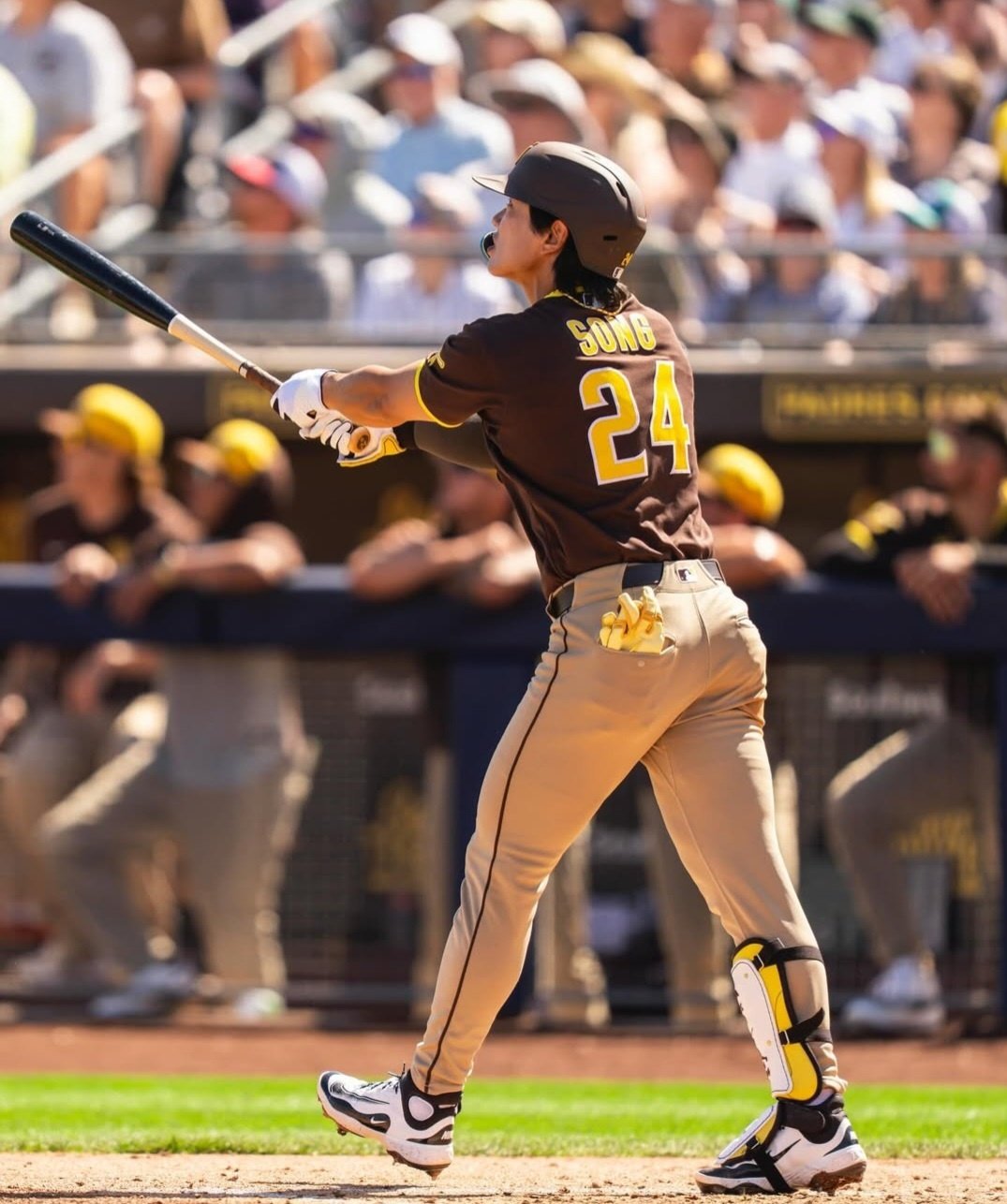 샌디에이고 송성문은 6일 2026 MLB 시범경기 시애틀전 이후 옆구리 부상으로 이탈했다. 그는 부상으로 기량을 선보이지 못하며 개막 엔트리서 탈락할 위기에 놓였다. 사진출처｜샌디에이고 공식 SNS