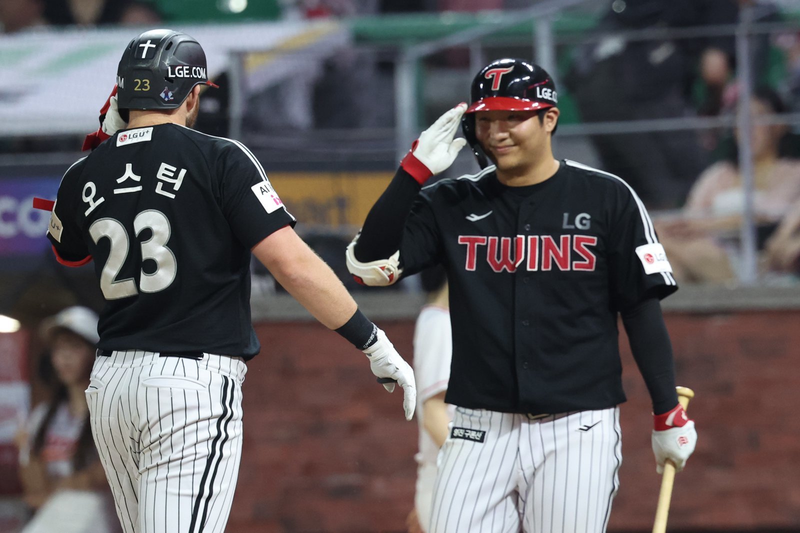 오스틴 딘-문보경. 사진=뉴시스