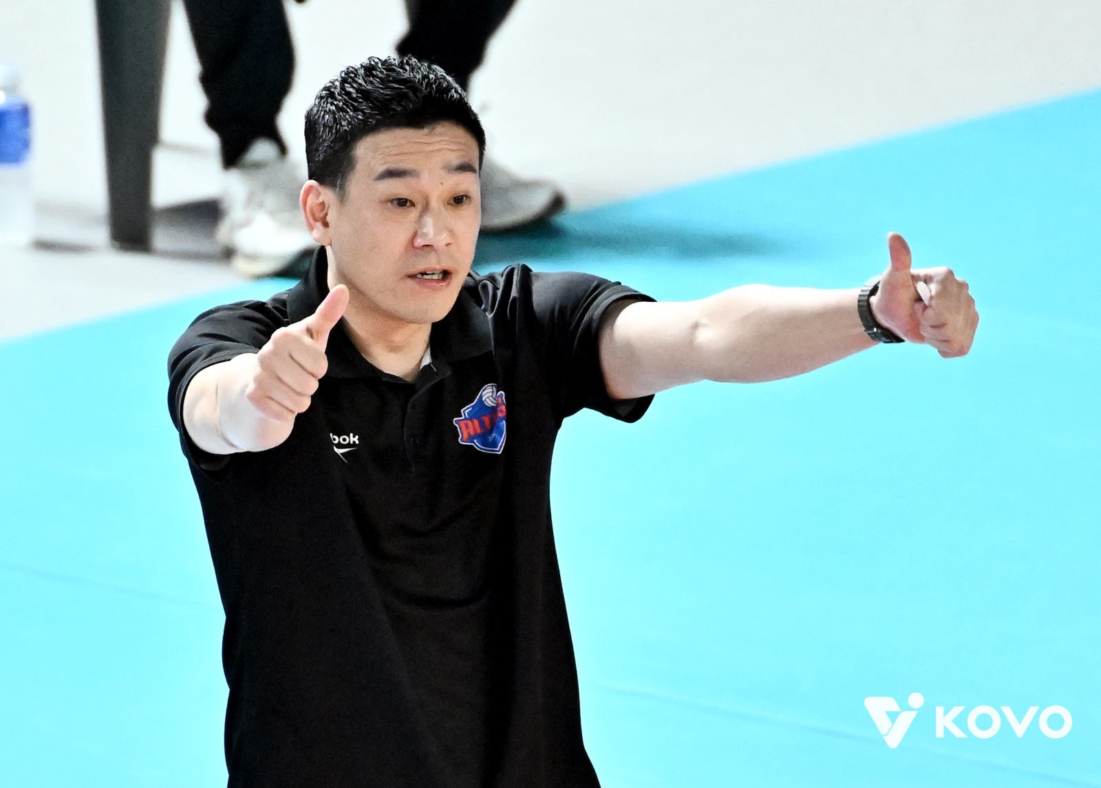 여오현 IBK기업은행 감독대행(사진)은 10일 인천삼산월드체육관서 열릴 흥국생명과 원정경기를 앞두고 이날도 황민경을 리시빙 아포짓으로 기용하고, 빅토리아를 아웃사이드 히터로 내보내기로 했다. 사진제공│KOVO