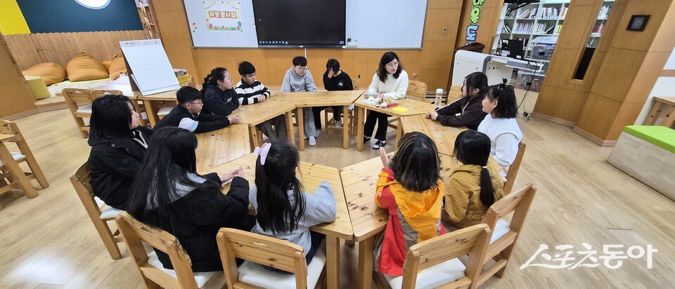 화순군 동복초등학교는 2026년 3월 9일, 화순교육이 지향하는 미래세대 교육 실현을 위해 학생주도성키움수업의 일환으로 개념기반탐구학습 기반 수업을 실천했다. 사진제공 I 전라남도교육청