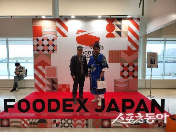 영주시가 ‘FOODEX JAPAN 2026’에 참가해 기념촬영을 하고 있는 모습. 사진제공ㅣ영주시