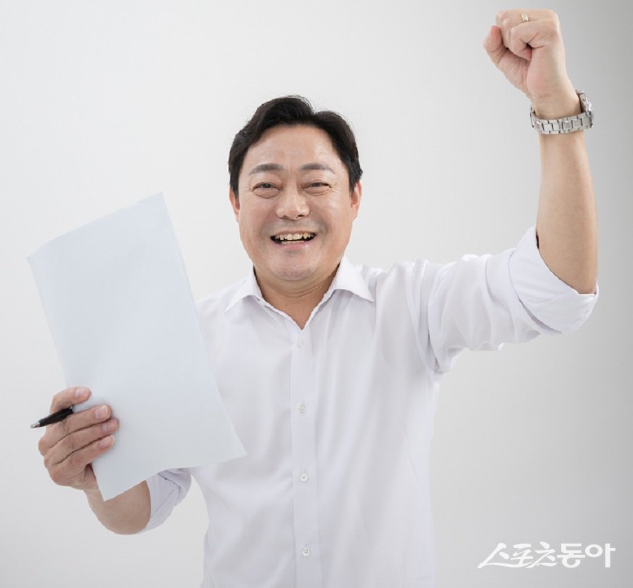 천성주 더불어민주당 검단구청장 예비후보가 서울지하철 5호선 검단·김포 연장 사업의 예비타당성조사 통과를 환영하며 이를 계기로 검단 교통 체계를 획기적으로 전환하는 ‘검단 교통 대개조’ 청사진을 제시했다. 사진제공｜천성주 예비후보 캠프