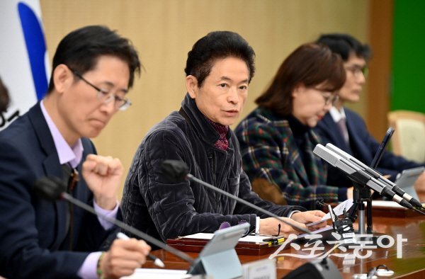 이철우 경북도지사가 ‘2027년도 국비 확보 추진 상황 보고회’를 주재하고 있다. 사진제공 ㅣ 경북도