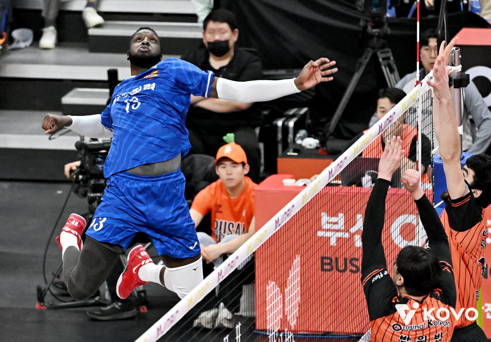 ‘3시즌만의 봄배구 진출까지 한 걸음 더!’ 한국전력, 베논 17득점 활약 힘입어 OK저축은행전 3-0 승리