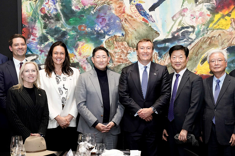 1월 호주 경제인연합회(BCA) 대표단과 만나 기념촬영을 하고 있는 조현준 효성 회장(오른쪽 4번째). 사진제공｜효성