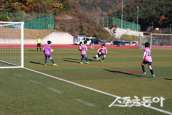 지난해 백암온천배 춘계 전국 유소년 축구대회 경기 모습. 사진제공 ㅣ 울진군