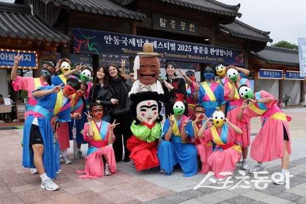 지난해 개최한 ‘안동국제탈춤페스티벌’ 당시 모습. 사진제공ㅣ안동시
