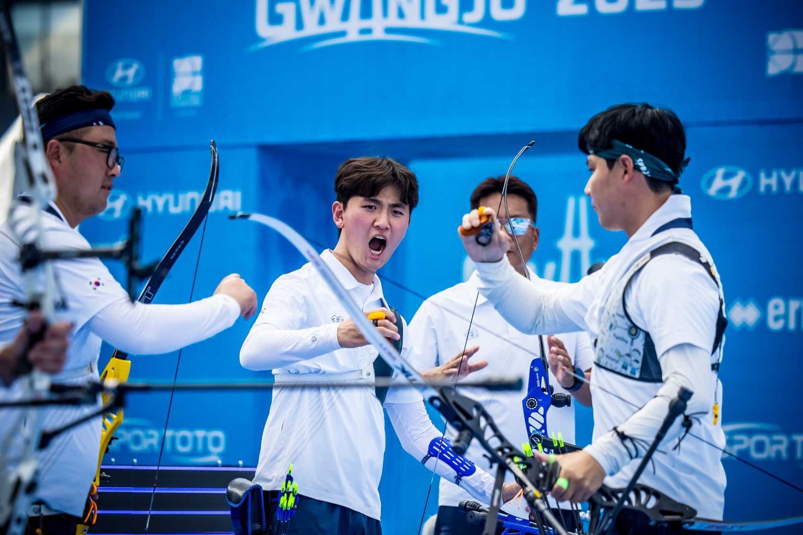 대한양궁협회가 이달 16일부터 20일까지 충북 청주 김수녕양궁장서 2026년도 양궁 국가대표 3차 선발전을 연다. 사진은 2024파리올림픽을 비롯한 유수의 국제대회서 메달을 합작한 리커브 남자 대표팀의 김우진, 김제덕, 이우석(왼쪽부터). 사진제공│대한양궁협회