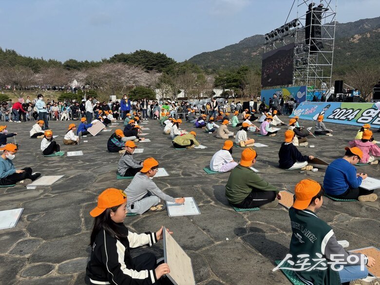 영암군이 어린이의 독서 흥미를 높이고, 책 읽기 문화를 확산하기 위해 ‘왕인 어린이 독서골든벨’ 참가자를 모집한다. 사진제공 I 영암군