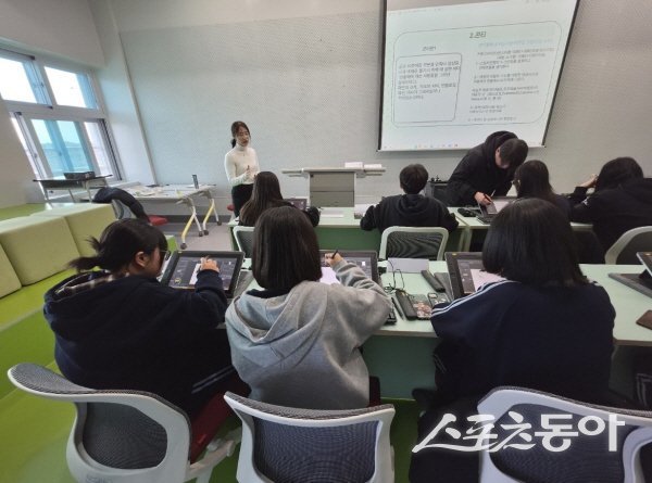 경산웹툰창작소가 찾아가 창작 체험 프로그램을 운영하며 지역 문화교육 저변 확대에 나섰다. 사진제공 ㅣ 경산시