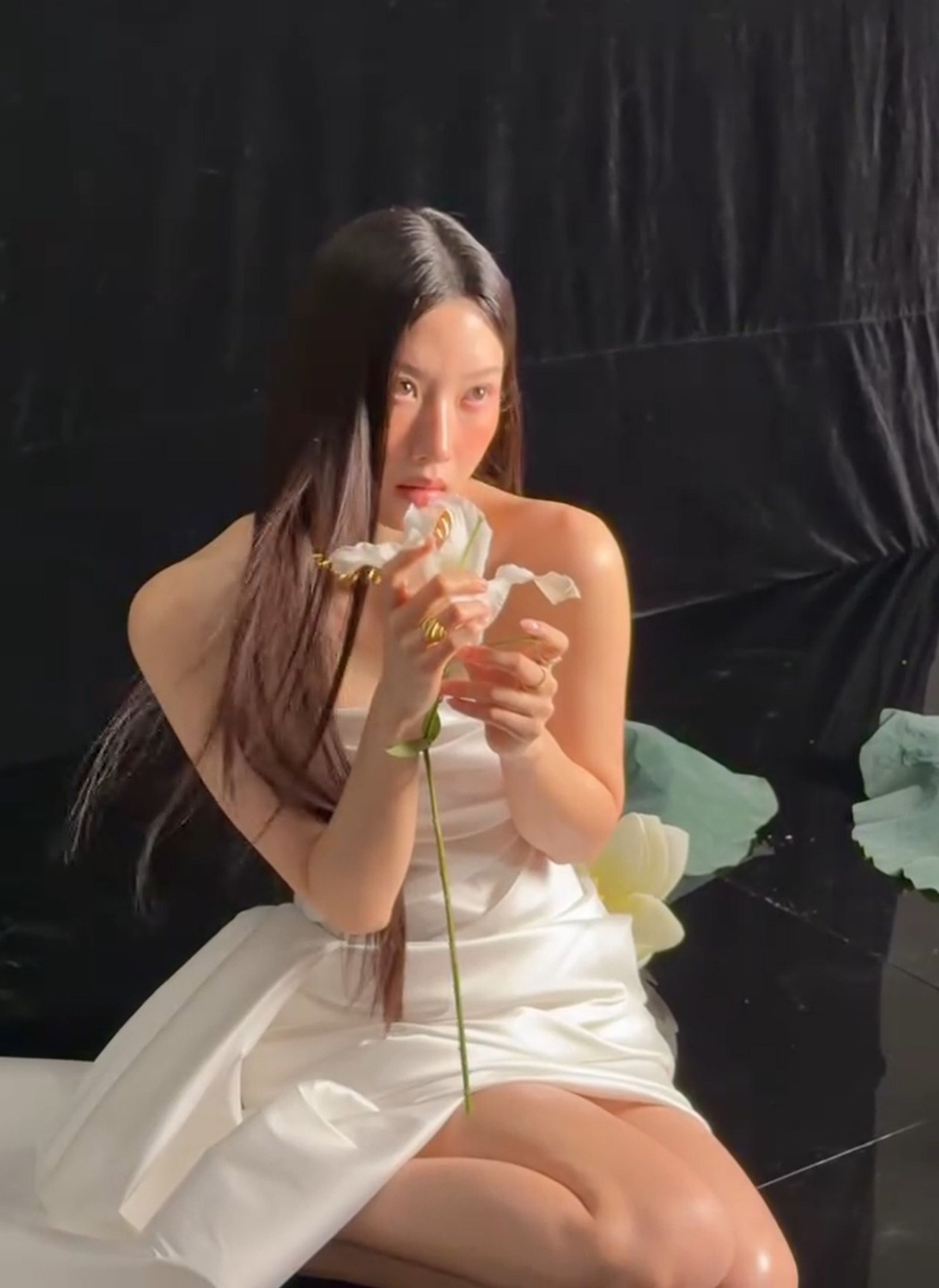 문가영, 오프숄더 드레스 입고 과감…청초+고혹 다 잡은 여신 미모 [DA★]