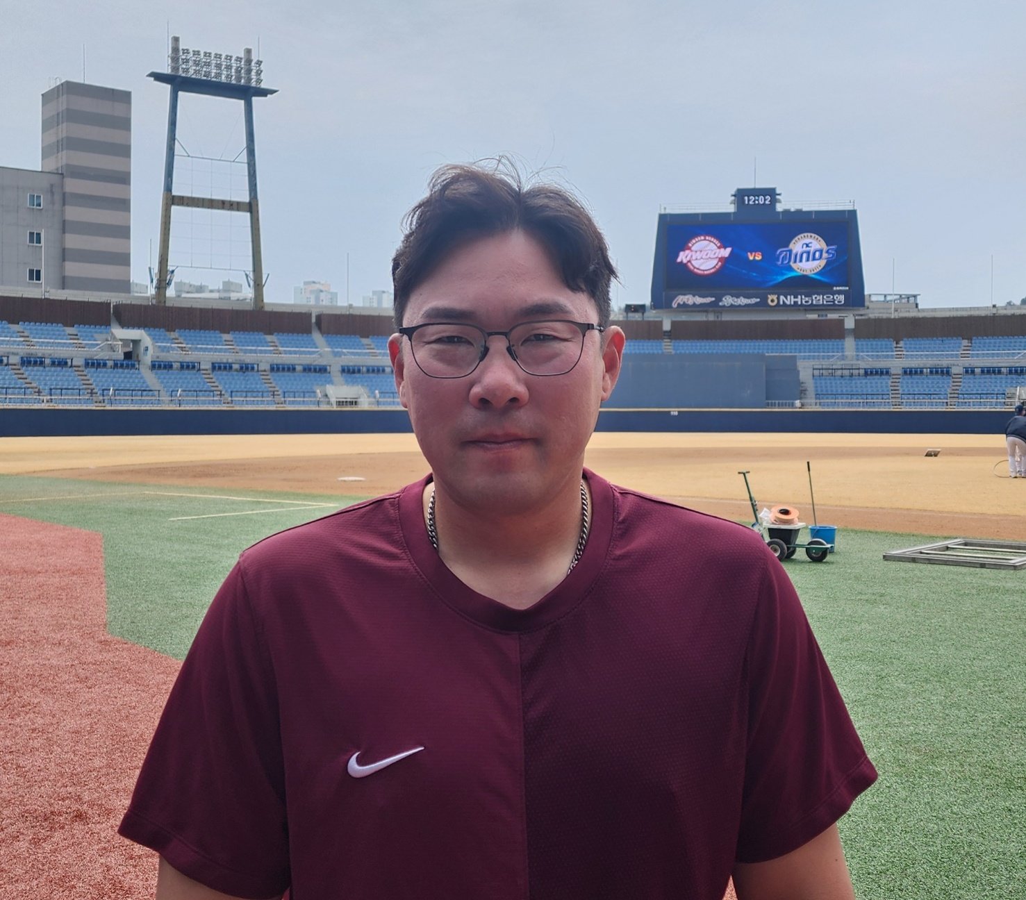 키움 안치홍이 15일  ‘2026 신한 SOL KBO리그’ 시범경기 NC전을 앞두고 인터뷰하고 있다. 창원=박정현 기자