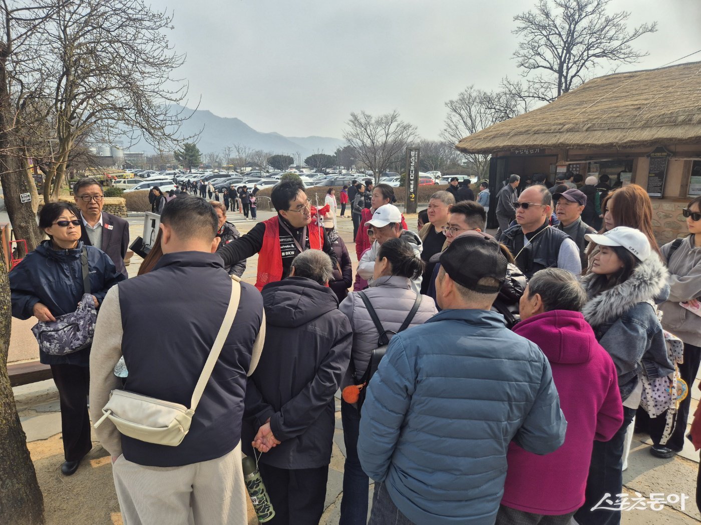 중국 크루즈 관광객이 낙안읍성을 둘러보고 있다. 사진제공│독자제공