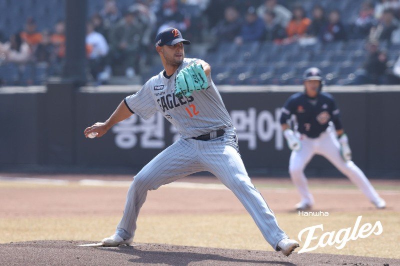 한화 윌켈 에르난데스가 16일 대전한화생명볼파크서 열린 두산과 시범경기서 역투하고 있다. 사진제공｜한화 이글스
