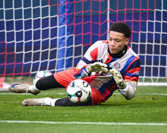 ‘노이어도 없고 우르비히도 없고’ GK 4명 부상당한 바이에른 뮌헨, 16세 수문장의 UCL 선발 출전 가능성 ↑