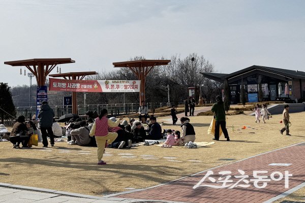 예천 ‘용궁역 테마공원 관광 특화 프로그램’이 가족 단위 관광객들의 호응을 받고 있다. 사진제공 ㅣ 예천군