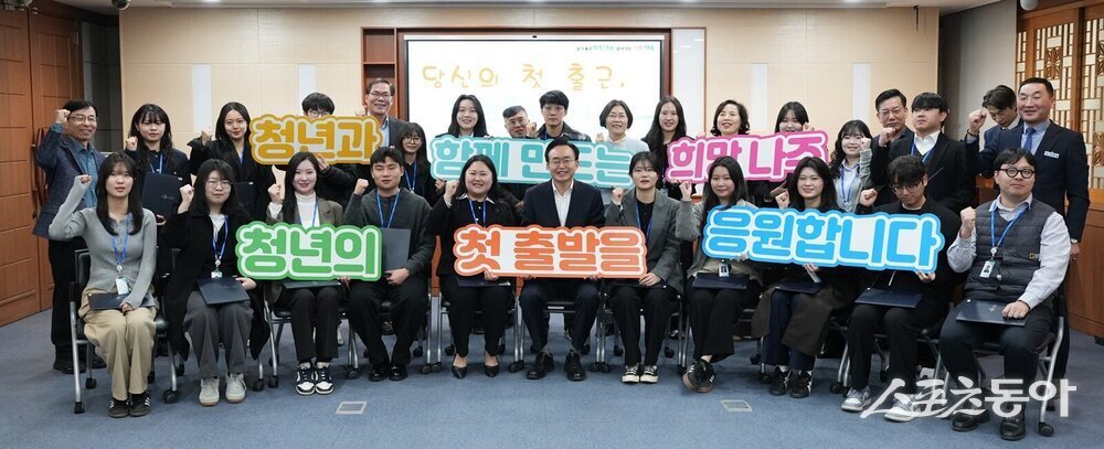 나주시 제1기 청년 행정인턴 20명이 임명장을 받고 17일부터 첫 근무를 시작했다. 사진제공 I 나주시