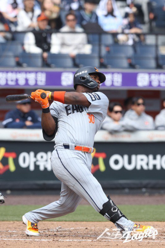2년 만에 한화로 돌아온 요나단 페라자는 몰라보게 진지해진 모습으로 호평을 받고 있다. 팀의 우승을 위해 택한 변화다. 사진제공｜한화 이글스