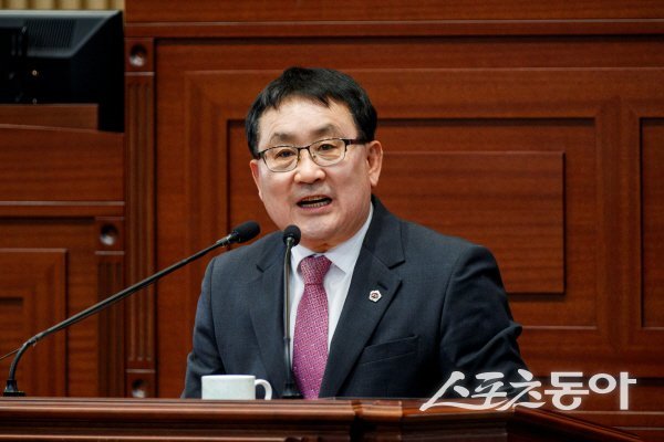 임병하 경상북도의원이 제361회 임시회 제1차 본회의에서 도정질문을 하고 있다. 사진제공 ㅣ 경북도의회