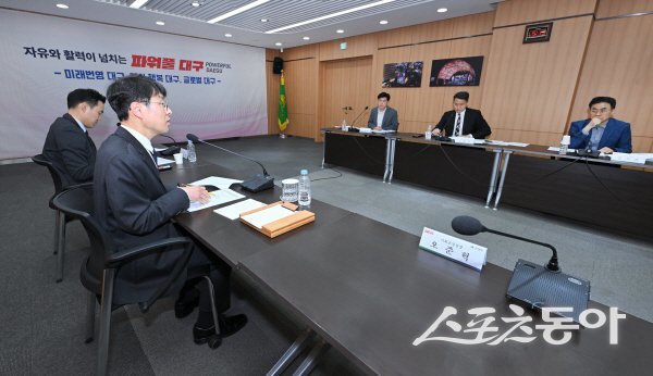 김정기 대구광역시장 권한대행이  ‘NSF(미국위생협회) 아시아·태평양 연구시험소’ 유치 전략회의를 주재하고 있다. 사진제공 ㅣ 대구시