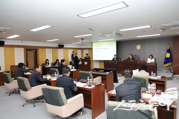 청도군의회는 제316회 임시회 제8차 본회의가 진행되고 있다. 사진제공 ㅣ 청도군의회