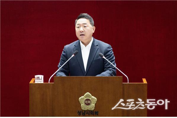 국민의힘협의회 정용한 대표의원이 18일 제309회 임시회에서 제9대 ‘1,460일간 의정활동 소회를 밝히고 있다. 사진제공ㅣ성남시의회