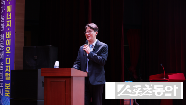 포항시민교양대학에서 강의중인 세명기독병원 심혈관센터 서정훈 과장의 모습. 사진제공ㅣ포항세명기독병원