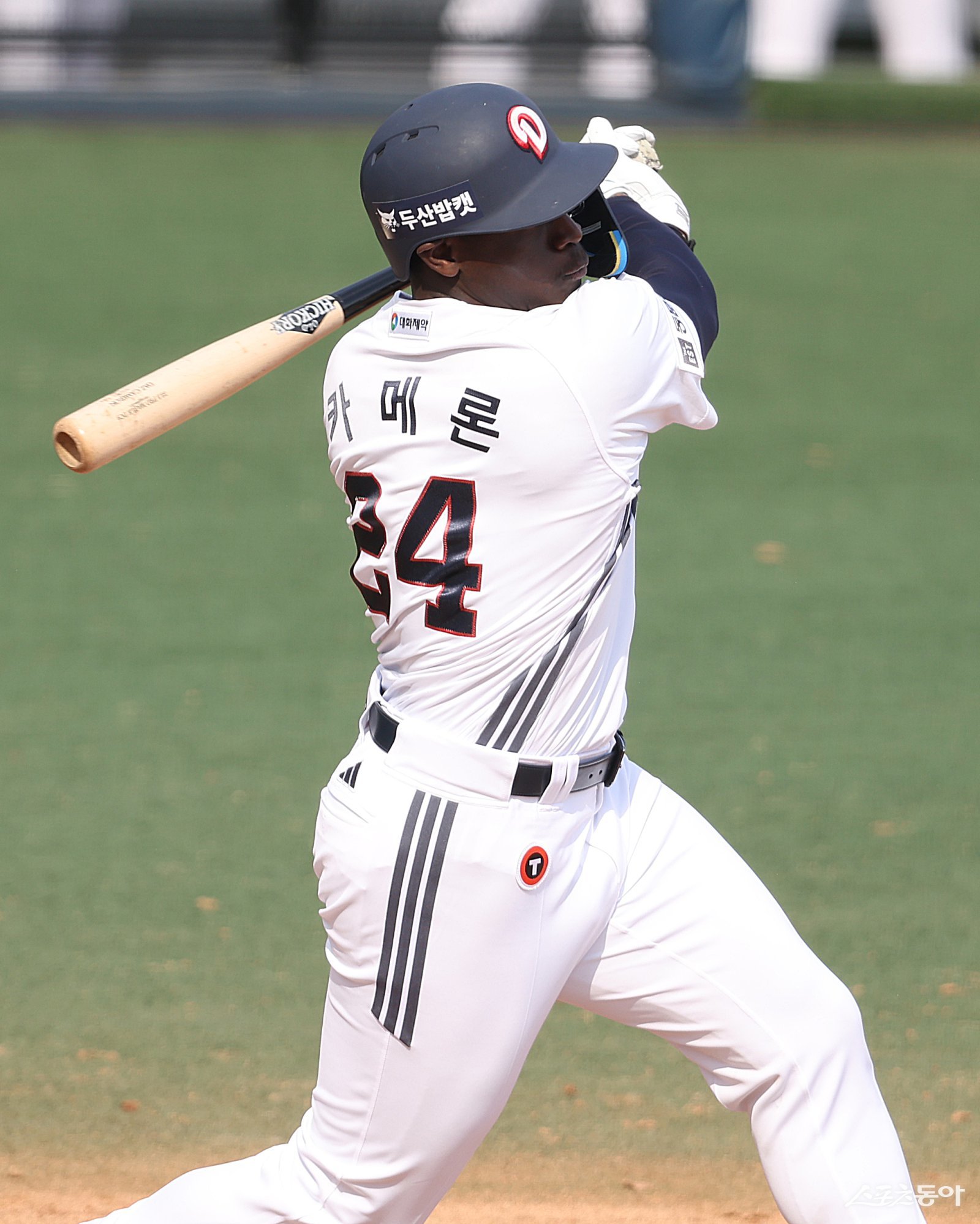 비거리 135m로 가운데 담장 넘긴 두산 카메론, 괴력 깨운 ‘빠른 승부’