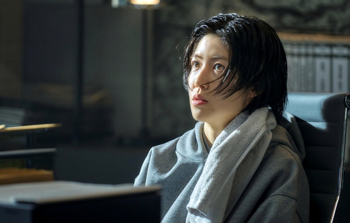 심은경, 섬뜩한 눈빛…하정우 위기 맞나 (건물주)