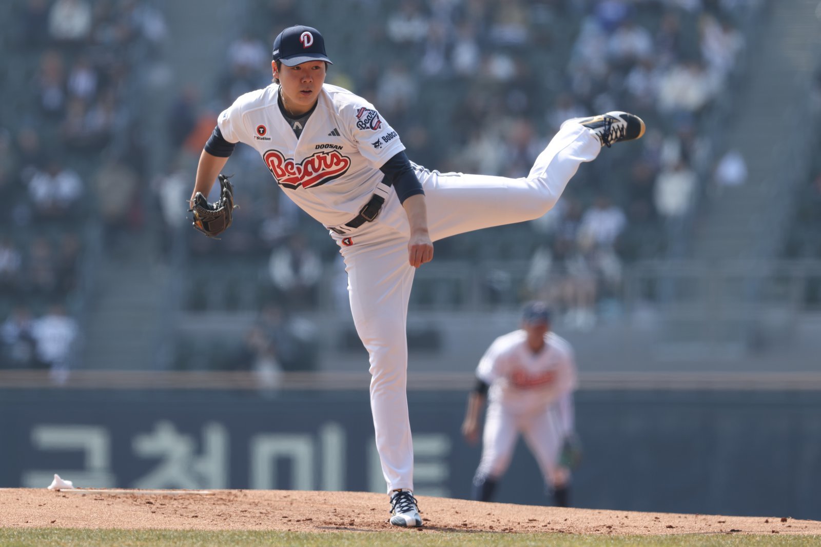 두산 최승용은 21일 잠실 KIA전서 실점한 뒤 급격하게 흔들리는 모습을 보였다. 마인드컨트롤하며 안정적으로 긴 이닝을 끌어가는 것이 남은 기간 숙제다. 사진제공｜두산 베어스