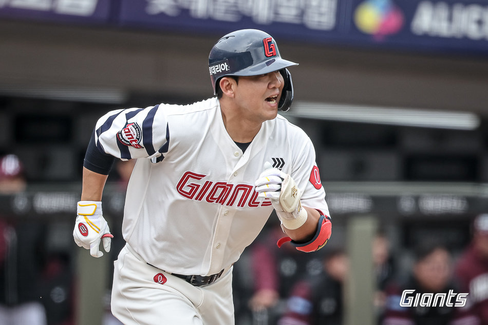 롯데 김민성이 23일 인천SSG랜더스필드서 열린 SSG와 시범경기서 결승타의 주인공이 됐다. 사진제공｜롯데 자이언츠