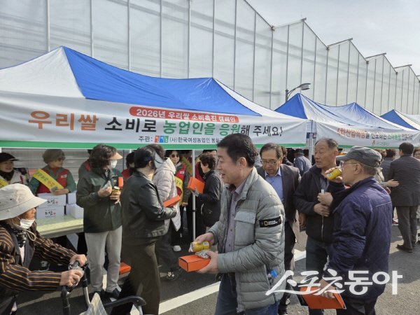 한국여성농업인 봉화군연합회가 ‘2026년 우리쌀 소비촉진 캠페인’을 전개하고 있다. 사진제공 ㅣ  봉화군