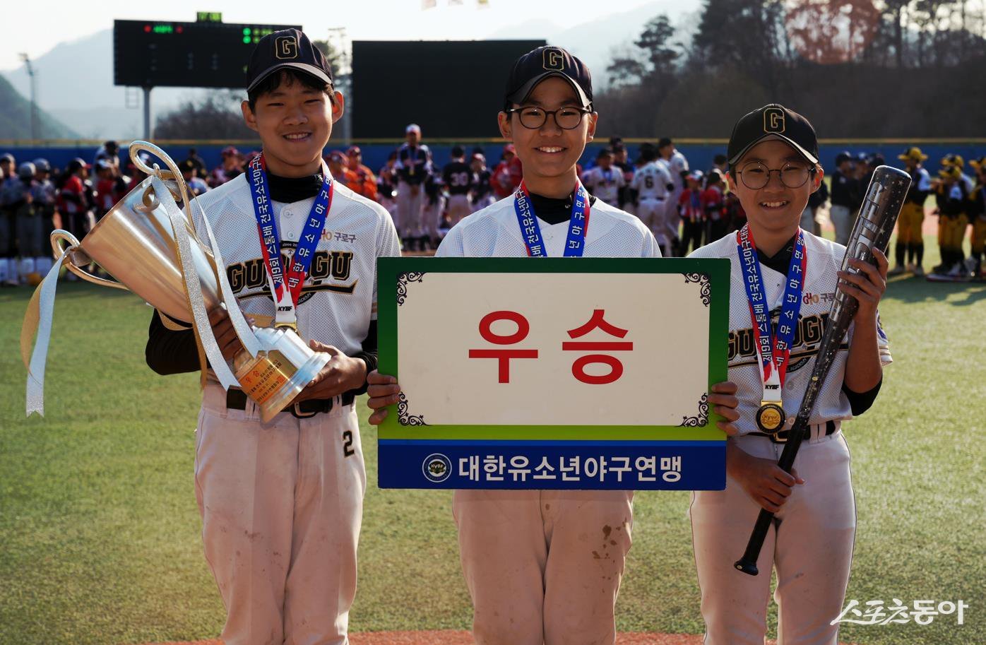 구로구유소년야구단이 2일 끝난 제9회 스톰배 전국유소년야구대회에서 유소년리그(U-13) 청룡 우승을 차지했다. 사진 제공｜대한유소년야구연맹