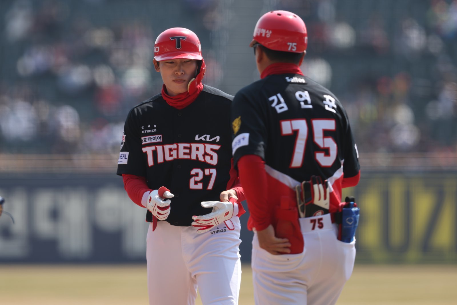 KIA 김호령(27번)은 2026시즌 입단 11년 만에 주전으로 시즌 개막을 맞이한다. 사진제공｜KIA 타이거즈