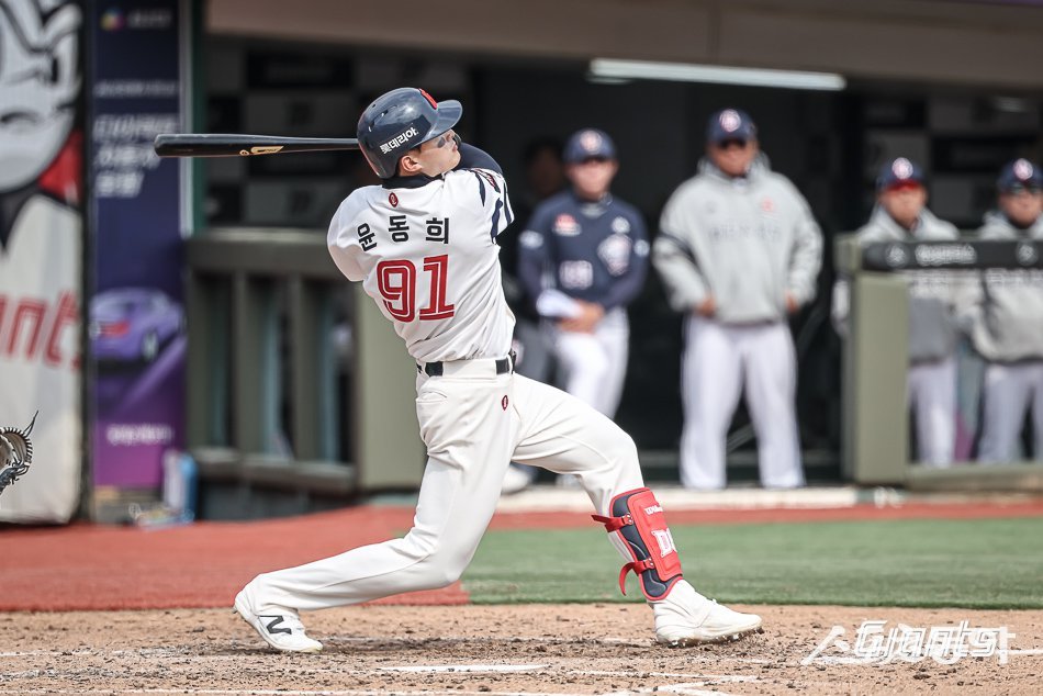 15년만에 1등한 롯데…타격왕 윤동희·홈런왕 고명준·‘닥터 K’ 플렉센 [KBO 시범경기 결산]