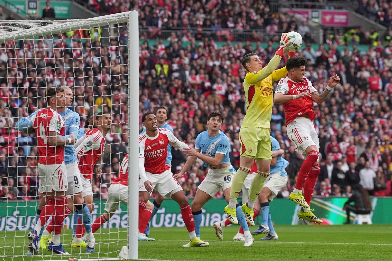 캐러거-레드냅-라이트, 카라바오컵 결승서 백업 GK 케파 기용한 아르테타 아스널 감독 비판해 눈길…“팬들에게 우승컵 주고 싶었으면 주전 GK를 썼어야지”