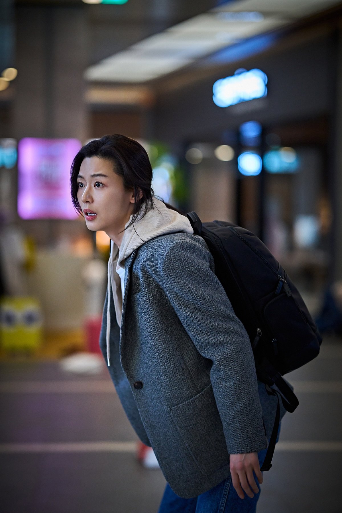 전지현, 11년 만 복귀…‘군체’ 첫 스틸부터 압도