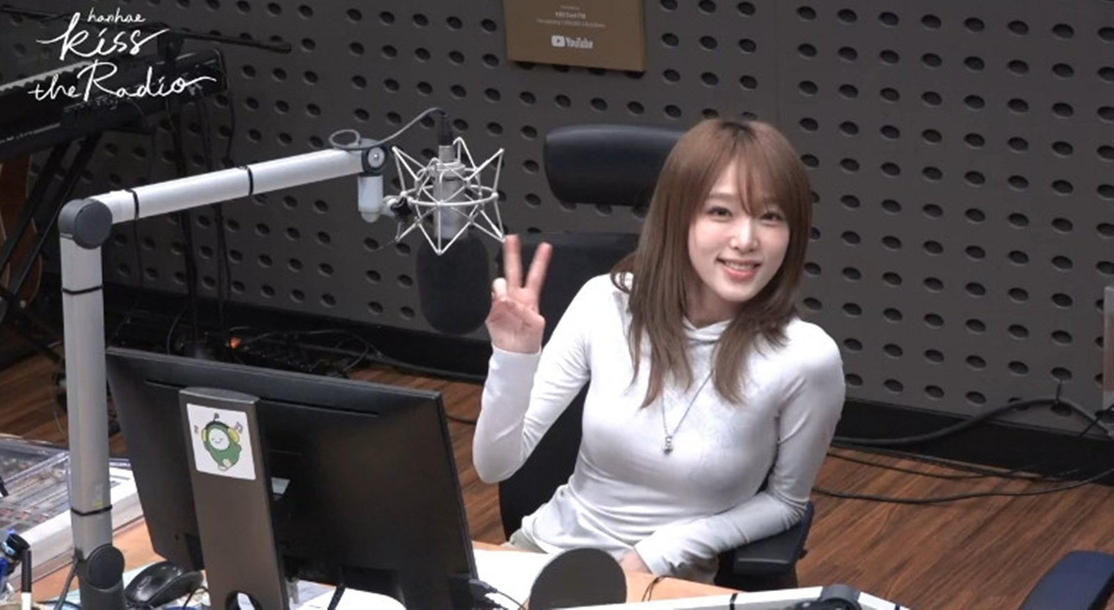 최예나, 한해 자리 비우자 DJ석 기습 점령…“한번 잡으면 안 놓쳐”