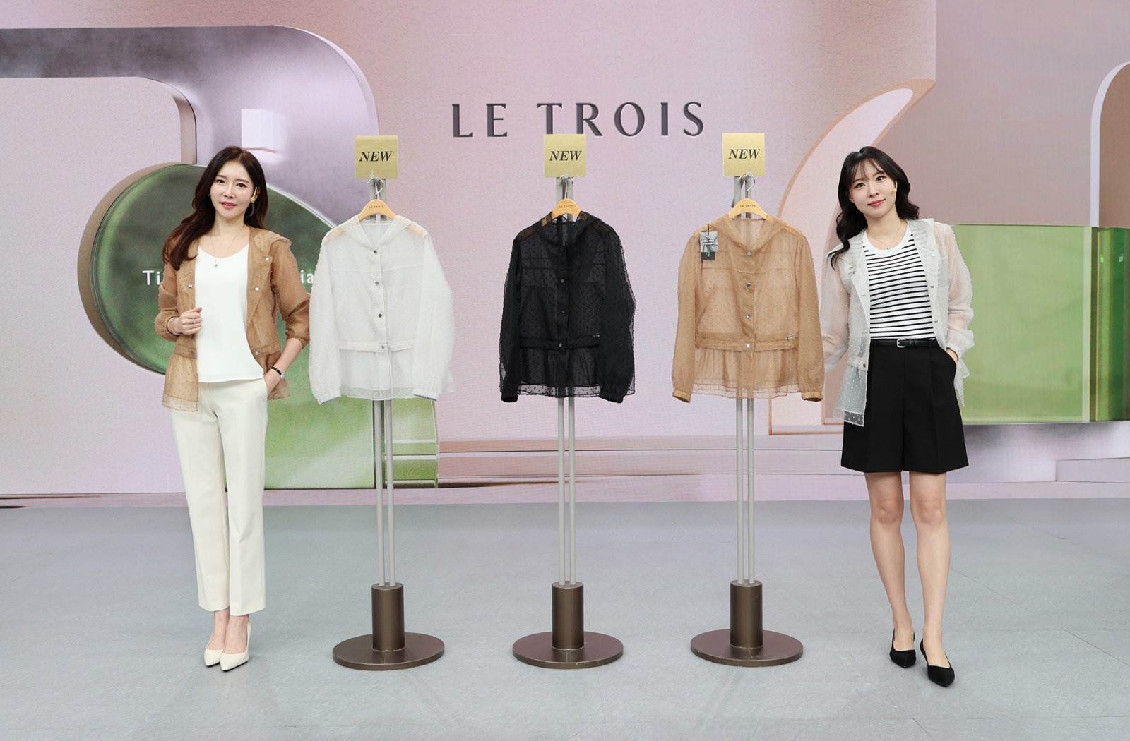 26일 오전 10시40분 선보이는 르투아 ‘시스루 재킷’ 녹화 현장. 사진제공｜KT알파 쇼핑 