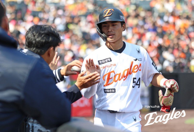 한화 오재원(오른쪽)은 2026 KBO 신인드래프트 1라운드 3순위로 개막 엔트리 합류가 유력하다. 사진제공｜한화 이글스