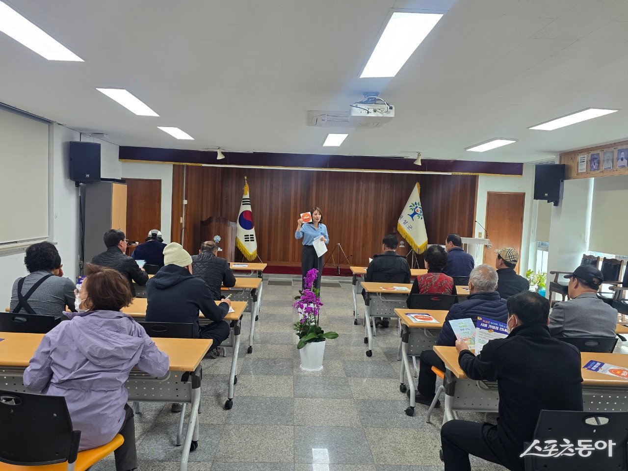 곡성군이 기본소득 첫 지급을 앞두고 권역별 상인회와 가맹점주를 대상으로 간담회를 추진하고 있다. 사진제공=곡성군
