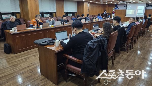 포항상공회의소가 25일 재직자 AI 교육 설명회를 진행하고 있는 모습. 사진제공ㅣ포항상공회의소